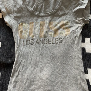 Guess topp - köpte på sellpy kommer aldrig till andvändninh original märke Guess 