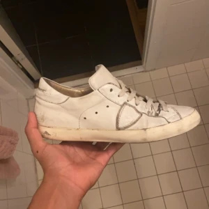 Philipe model - Använda skor, kan tvättas däremot. Priset är en rimlig summa.