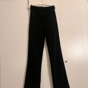 Kostymbyxor - Kostymbyxor från veromoda i storlek XXS/32