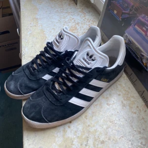 Adidas gazelle - Adidas gazelle i jättebra skick