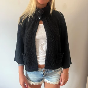 Så fin kofta/ vår jacka!  - Jätte snygg till hösten men även nu i sommar.