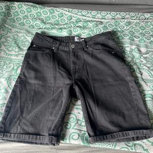 Använda en sommar annars aldrig mer då ja sluta använda jeans shorts, de är inte solbrända och färgen är likadan, bara lite slitna