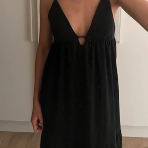 Fin sommarklänning från ASOS - Snygg snart långklänning. Perfekt till strand och vardag