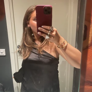 Oneshoulder topp  - Cool topp från Gina Tricot 🖤 Satin one shoulder topp 