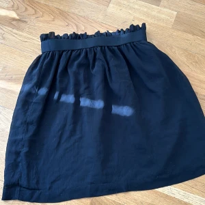 Söt kjol HM - Söt liten kjol från HM i chiffon 