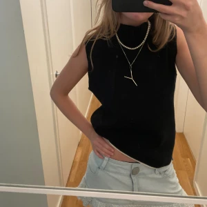 Zara topp - Storlek S stickad topp med krage utan ärmar