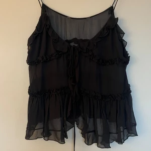 ¡intressekoll! - Intressekoll på den här super söta toppen ifrån zara! Bud börjar från 249! 