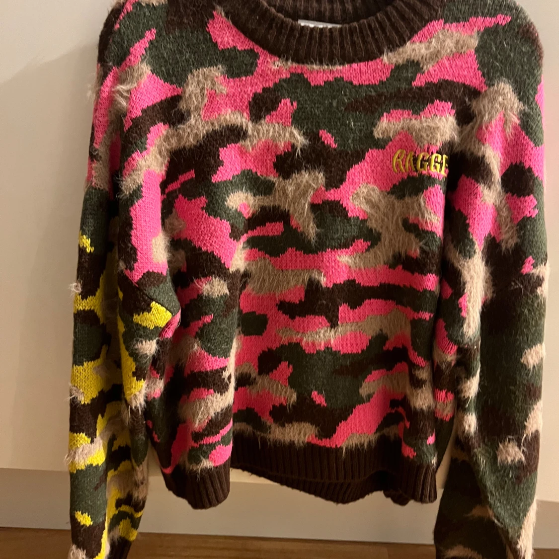 Ragged Priest Tröjaa