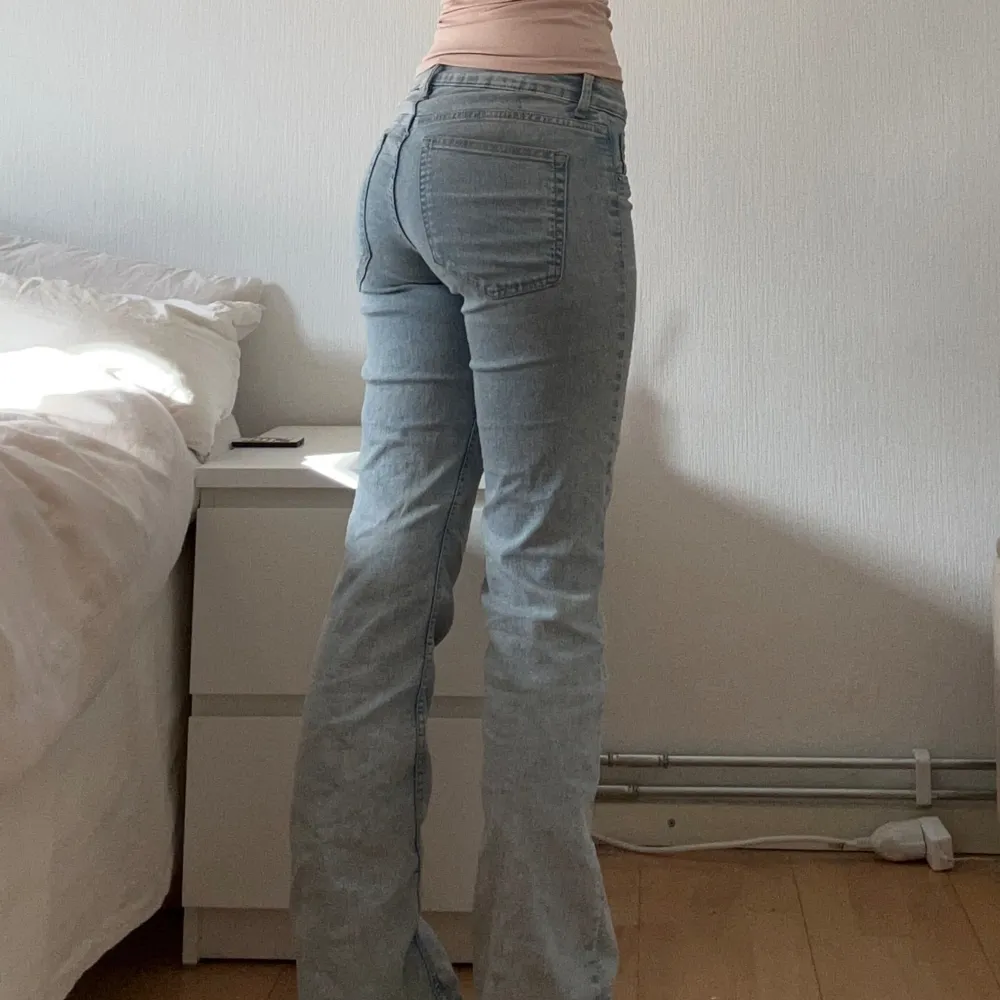 Jättefina jeans som ej kommer till användning. Nyskick, sparsamt använda😍. Jeans & Byxor.