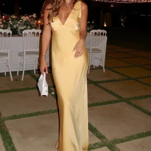 Balklänning - Säljer min fina klänning från meshki som är helt oanvänd med alla lappar kvar🥰köpt för ca 1200kr+frakt och tull