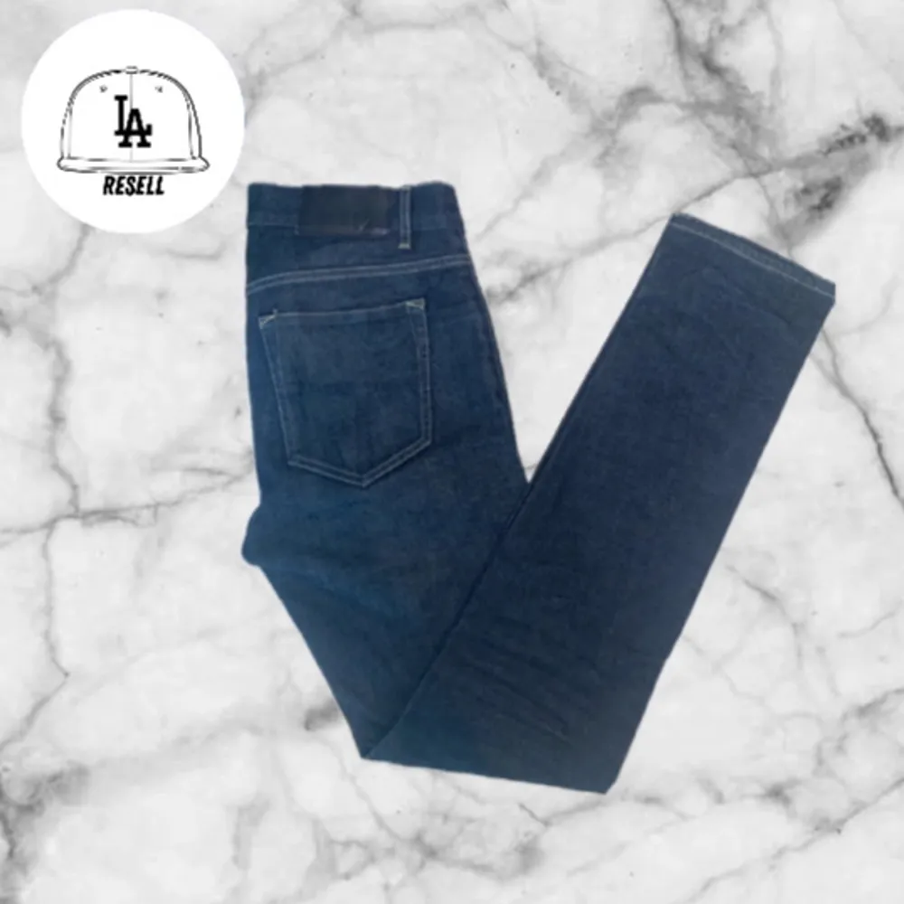 Snygga jeans från tiger of sweden. Riktigt bra skick, inga defekter. Modellen är ca 180. Kontakta mig för fler frågor eller funderingar!. Jeans & Byxor.