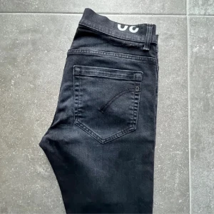 Dondup jeans - Bra skick, stl 30, säljer pga av att de ej passar