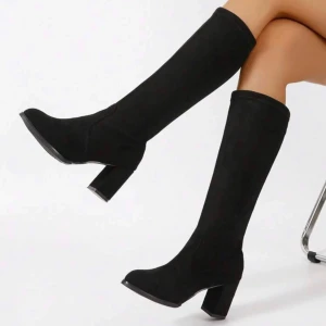 Svarta boots - Svarta mocka boots, aldrig använda🤍 