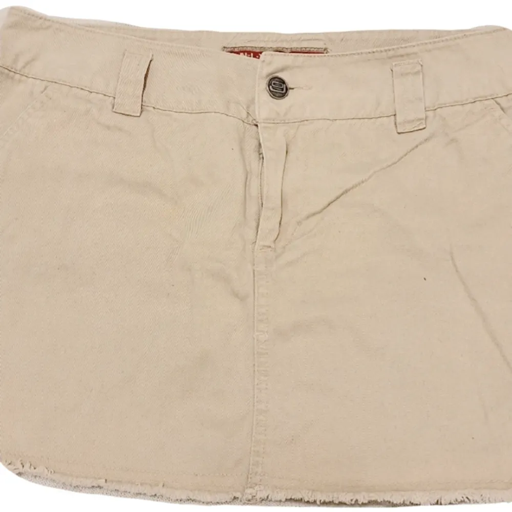 Ett par low waist, jeans shorts ifrån Only. Aldrig använda! ❣️ nyskick, inga hål eller fläckar mm. Storlek M men passar även S!. Shorts.