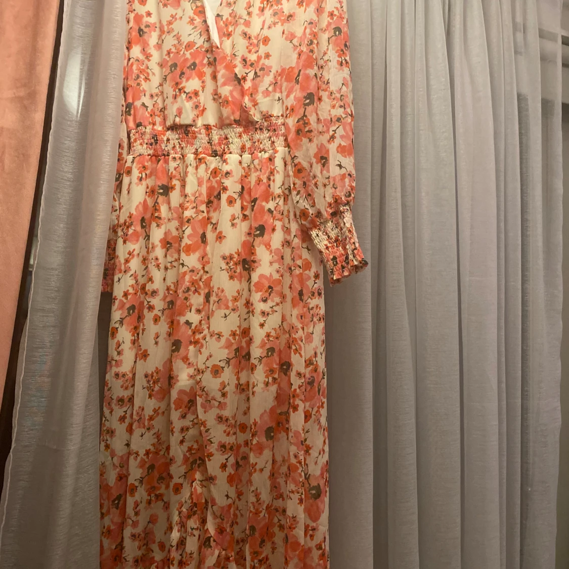 Fin blommig klänning - 90