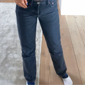 Lågmidjade jeans zara - Säljer mina lågmidjade jeans från zara i bra skick❤️❤️