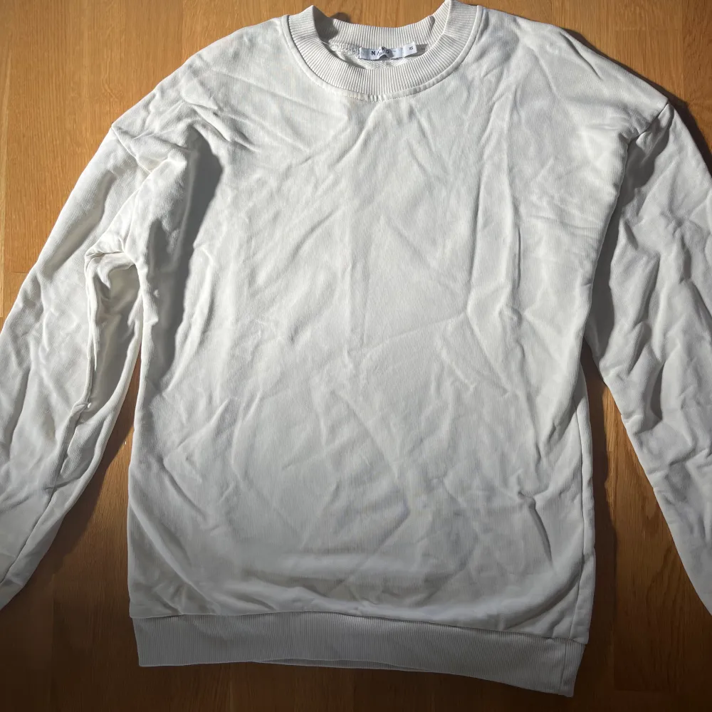 Vit oversized sweatshirt från NA-KD. Tröjor & Koftor.