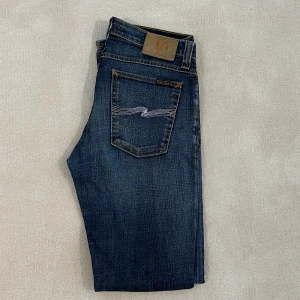 Nudie Jeans - Säljer nu de här snygga Nudie jeansen i toppskick. De är i storlek 29/32 och ligger på 1600kr retail mitt pris 400kr. Bara att höra av er vid funderingar. Mvh Liam😃