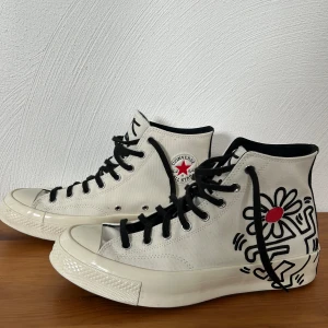 Converse X Keith Haring Chuck 70 Höga skor  - Nyskick (använd en gång) nypris ca 1500kr. Utsålda skor 
