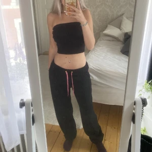 Mjukisbyxor  - Vintage mjukisbyxor, passar mig som är xs/s och 168cm. 