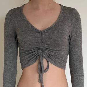 Söt går tröja  - Tajt, skön, grå tröja.