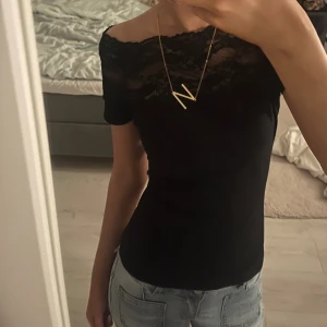 spetstopp - SÅ fin! nyskick. säljer pga att den inte kommer till så mycket användning 🩷 säljer även två till i andra färger på min profil 🥰 (första bild lånad) använd köp direkt 🩷