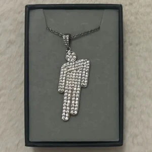 SÖKER  - Söker ett blohsh halsband, spelar ingen roll vilket så länge det är äkta. Gärna till bra pris🤗