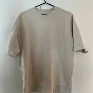 Zara T-shirt i tjockare material Storlek S  Använd 