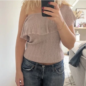 glittrig topp - köptes på plick i höstas och har aldrig självt använt den, så den är i princip i nyskick. första bilden är lånad men andra bilden är min!