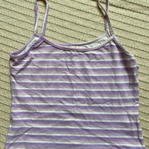 Lila linne - Gulligt lila linne