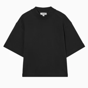 Cos T-shirt  - Bara testad, insvängd midja 