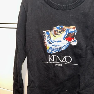 Äkta kenzo tröja  - Bra skick storlek Small  Köptes för över 2000kr
