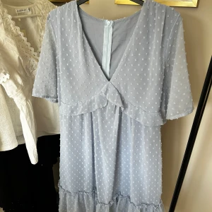 Klänning  - Säljer denna klänning från shein. Aldrig använd🩷