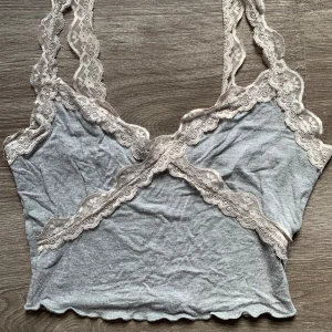 Grått linne med spets - såld💗