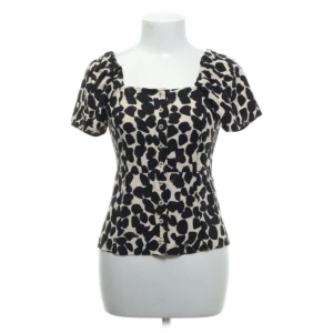 prickig topp - jötte cool och unik prickig topp!!