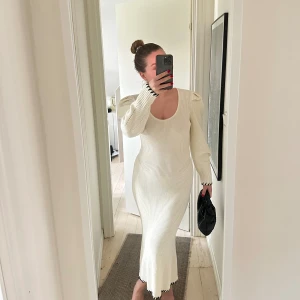 Adooreklänning - Säljer denna superfina Adooreklänning. Använd 1 gång 