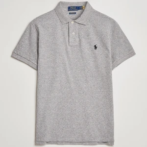 Polo piké  - Nu säljer jag den här polo pikén som är riktigt snygg perfekt till sommaren jag har inte dem just nu men skicka meddelande för fler bilder 