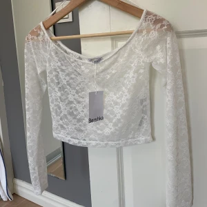 Spets tröja - Köpt i Budapest, lapp kvar. Skriv vid frågor/bilder💗