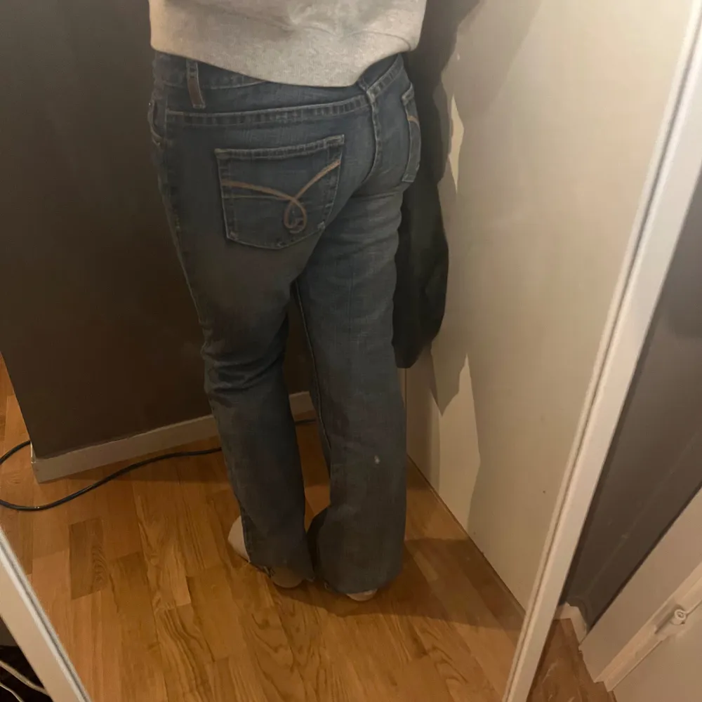 supersnygga jeans i ny skick som inte kmr till användning!❤️‍🔥(jag är 165cm). Jeans & Byxor.