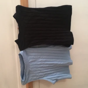 Reflade magtröjor ljusblå och svart, riktigt bra skick. - Kommer ifrån SHEIN Strlk EU 134  Strlk US 9Y Den blåa i ljus tvätt och den svarta i mörk tvätt.