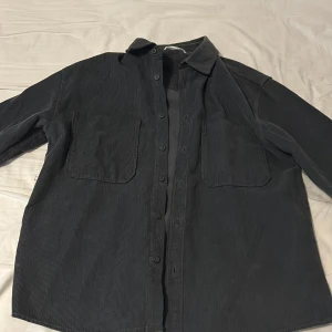 Overshirt  - Aldrig använt! Köpte i höstas och har aldrig använt den eftersom jag inte tyckte att den passa så bra! 