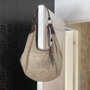 Supercool unik GUESS handbag 