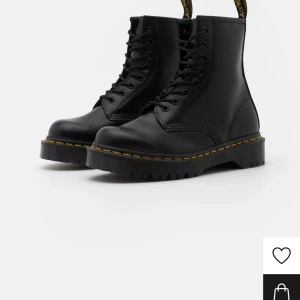 Dr martens kängor - Säljer mina Dr martens kängor i storlek 36. Använda 2 gånger. Helt i nyskick