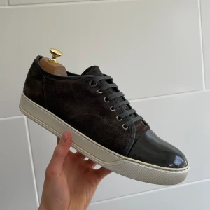 Lanvin skor - Hej! Säljer nu dessa super snygga lanvin skor. Skorna är i toppskick 9/10. Bara skorna medföljer vid köpet 