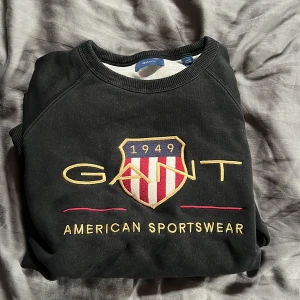 Gant tröja  - Storlek S   Bara att skriva om man undrar något