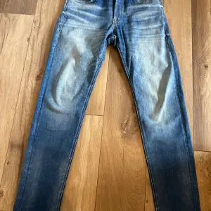 Säljer ett par jeans från Jack and Jones i schysst model: ”Mike”. Storlek W32/L34