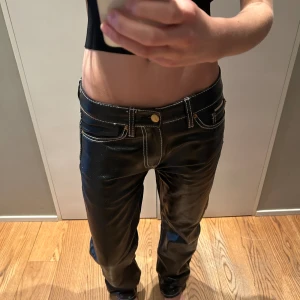 Eytys  jeans - Säljer dessa jätte coola jeans från eytys NYPRIS: ca 2000. Storlek 28 men skulle säga att de passar 34-36 