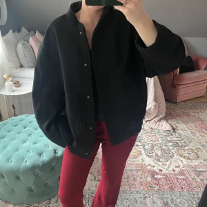 Zara jacka  - Cool bomberjacka från zara, perfekt nu till våren 💓