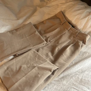 Begiea kostymbyxor  - Jättefina kostymbyxor, fint skicka och aldrig använda