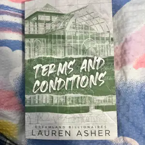 Terms and conditions, jättebra bok, säljer även den första delen i bokserien i en annan annons.